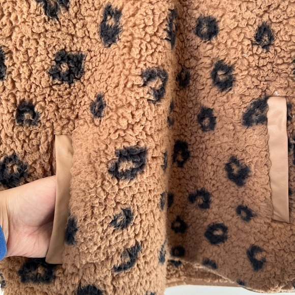 Abercrombie and Fitch Leopard Sherpa Pullover - Picture 5 of 6